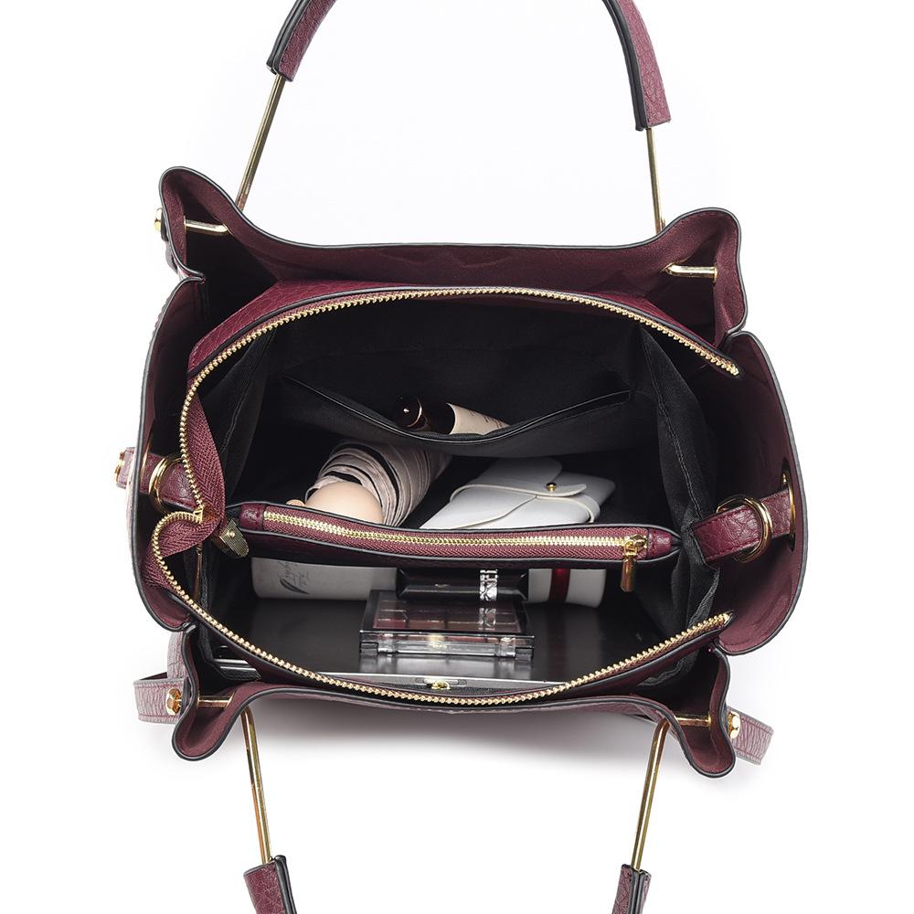 New High-end Water Bucket Bag for Commuting, Large Capacity Tote Bag, Fashionable Embossed Women's Handbag