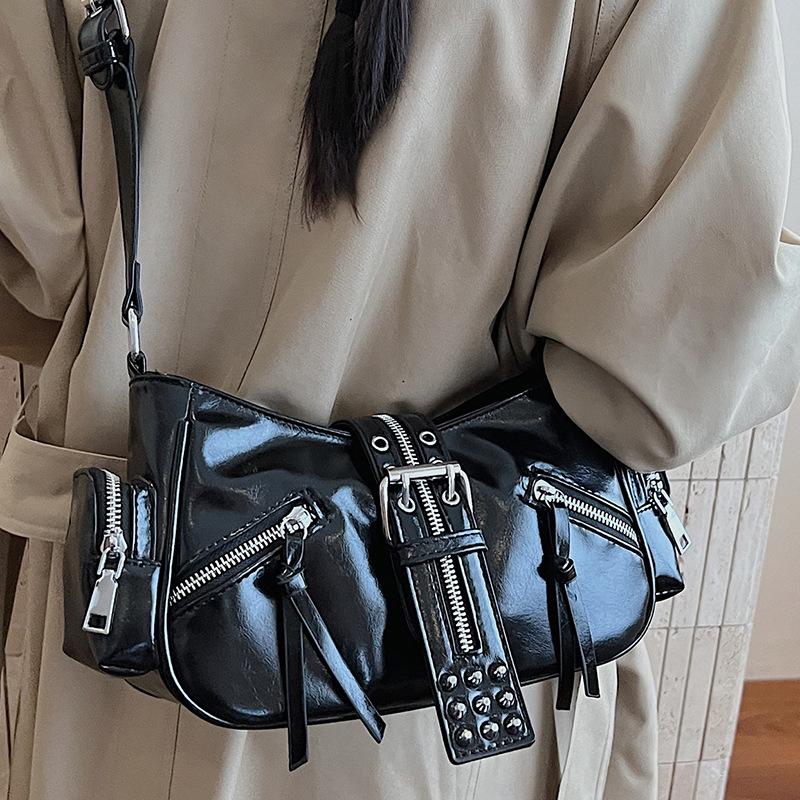 Retro sweet and cool hot girl armpit bag female 2025 autumn new high-value locomotive bag commuter shoulder handbag