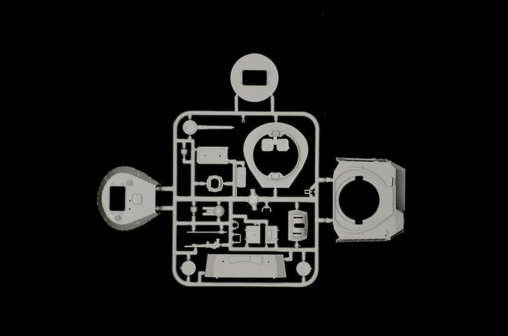PLATZ Italeri WW2 Italian Carlo Armato Serie I with Infantry Figure Plastic Model IT6543 1/35 M14/40 (Tank)