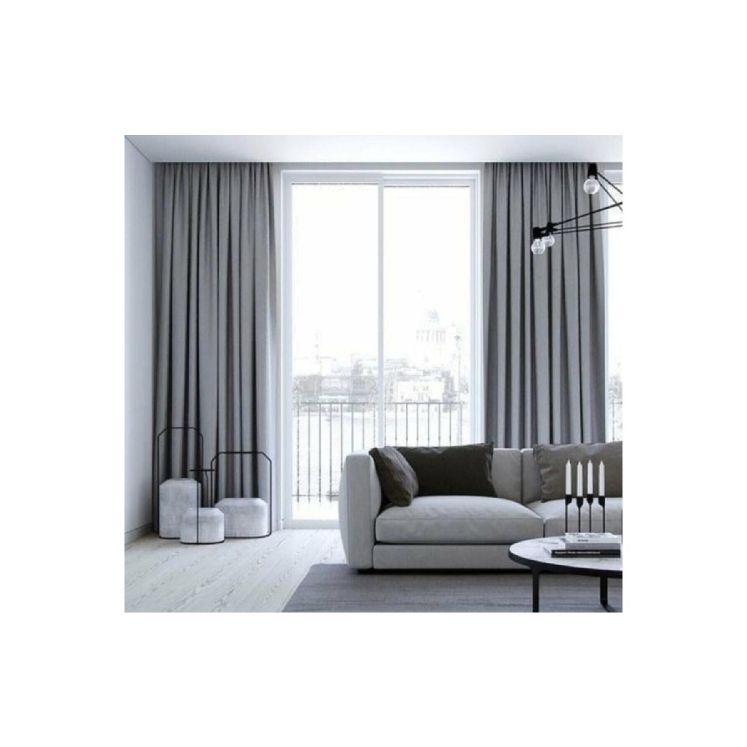 

Светло-серый одностворчатый занавес безворсового острова