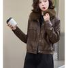 Damenmode Kurze PU-Lederjacke Winter Verdickter Warmer Mantel mit Kunstfellkragen Knopfverschluss