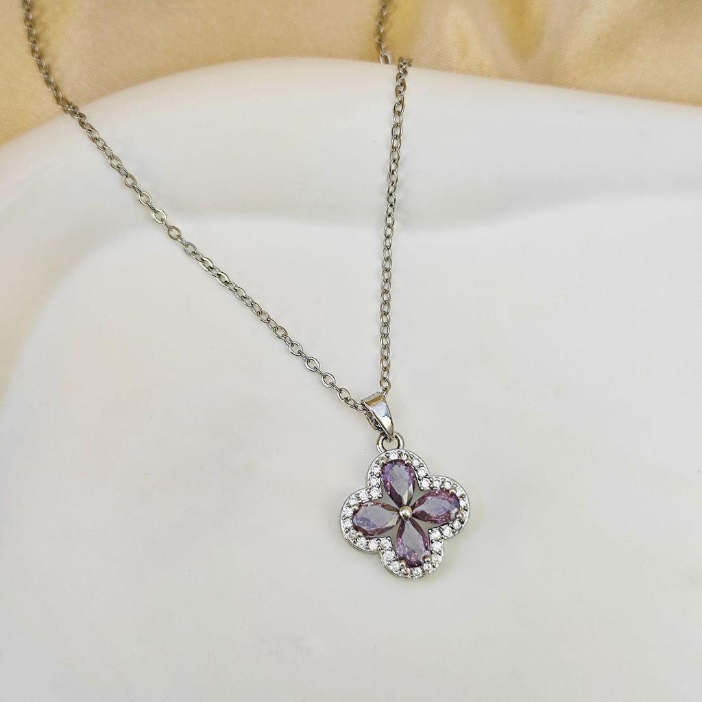 Elegant Purple Diamond Four-Leaf Clover Titanium Necklace for Women – Stylish and Luxurious Clavicle Chain Jewelry.