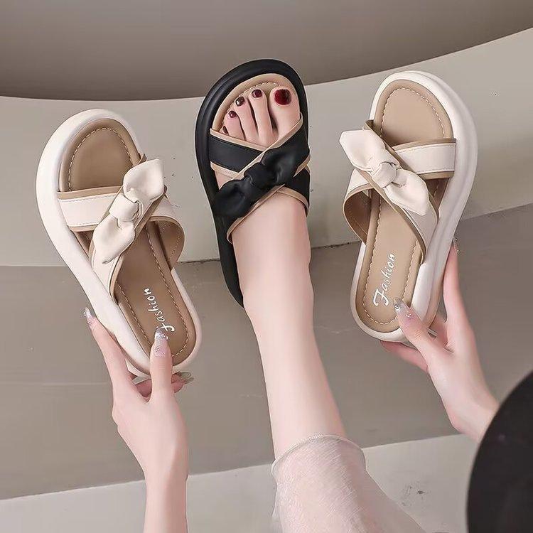 High-end pregnant women's soft-soled slippers, women's models, new models in summer 2025, versatile outer wear, wide feet, fat non-slip and cool slip