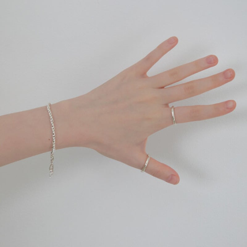 Fillow Petite Point Curve Ring