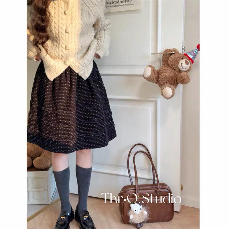 

Korean Style A-Line Skirt - Black Polka Dot, Fleece-Lined with Wood Ear Trim and Elastic Waist One Size чорний