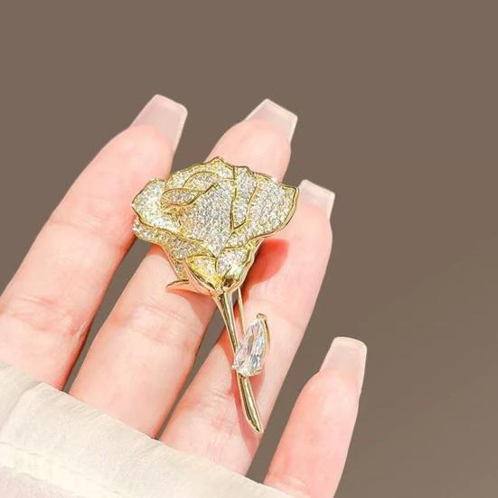 Rose Brooch with Diamonds Dazzling Alloy Lapel Pin Fade Resistant Exquisite Flower Pin for Daily Wear And Holiday