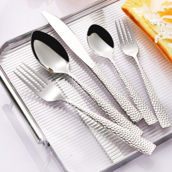 Tavola Occorrente Cibo Occidentale Acciaio Inossidabile Coltello da Bistecca Seghettato Forchetta con Punte Affilate Cucchiaio Curvo Lavabile in Lavastoviglie Texture Martellata