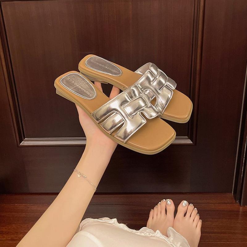 Woven One-word Slippers Women's 2025 Summer New French Slippers Wear Flat-bottomed Thick Heels Sandals Casual Versatile