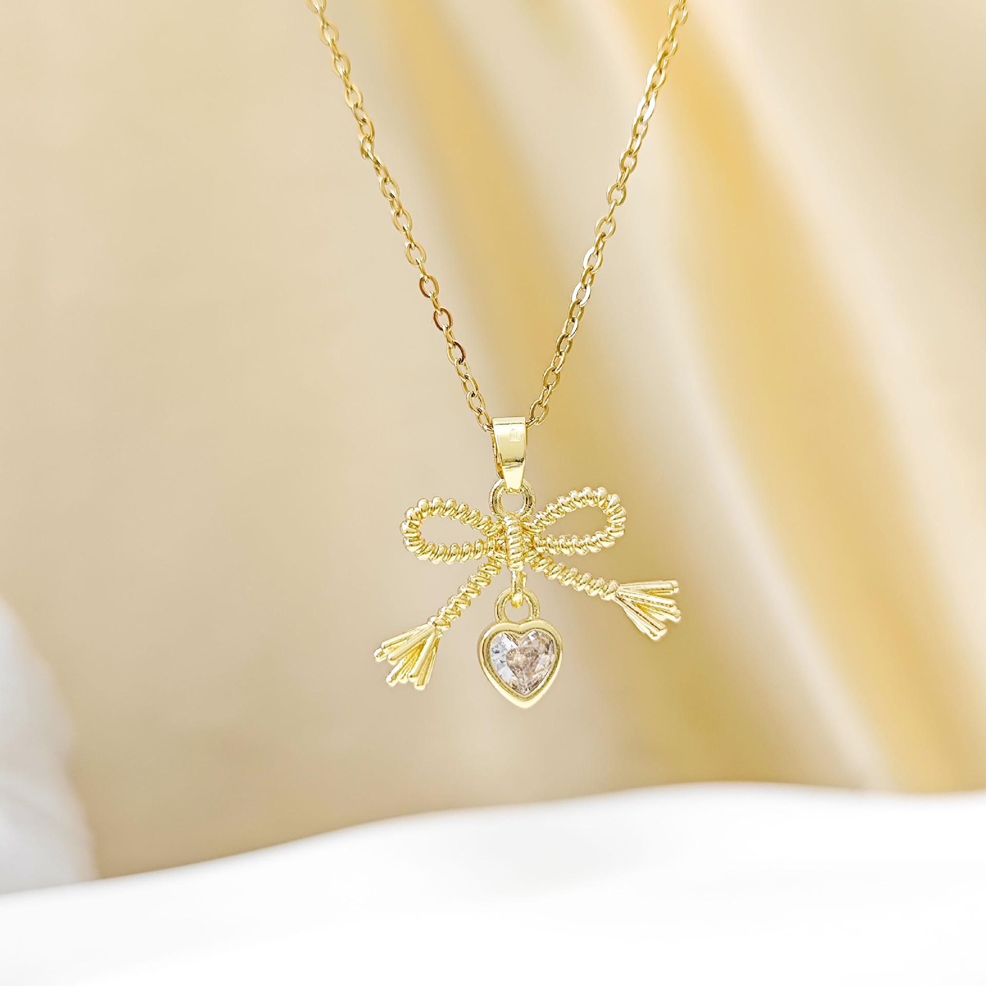 Korean Style Heart Bow Pendant Necklace - Fashionable Clavicle Chain for Women