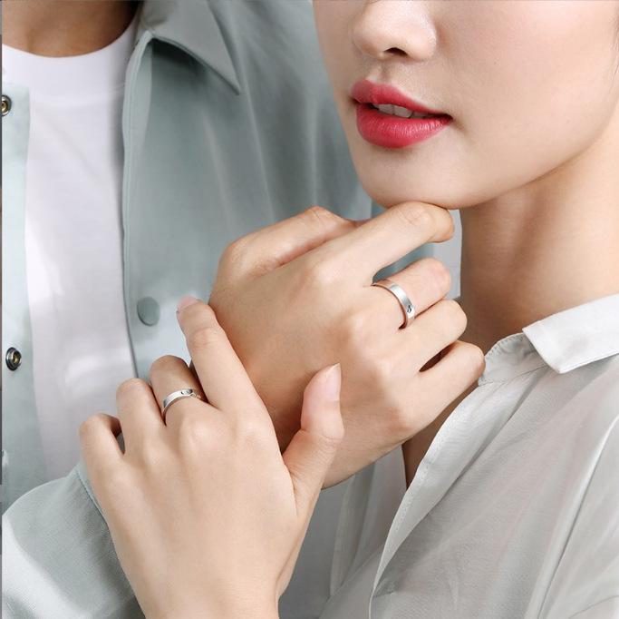 One Kiss Love Couple Rings: Trendy Open Design for Men and Women