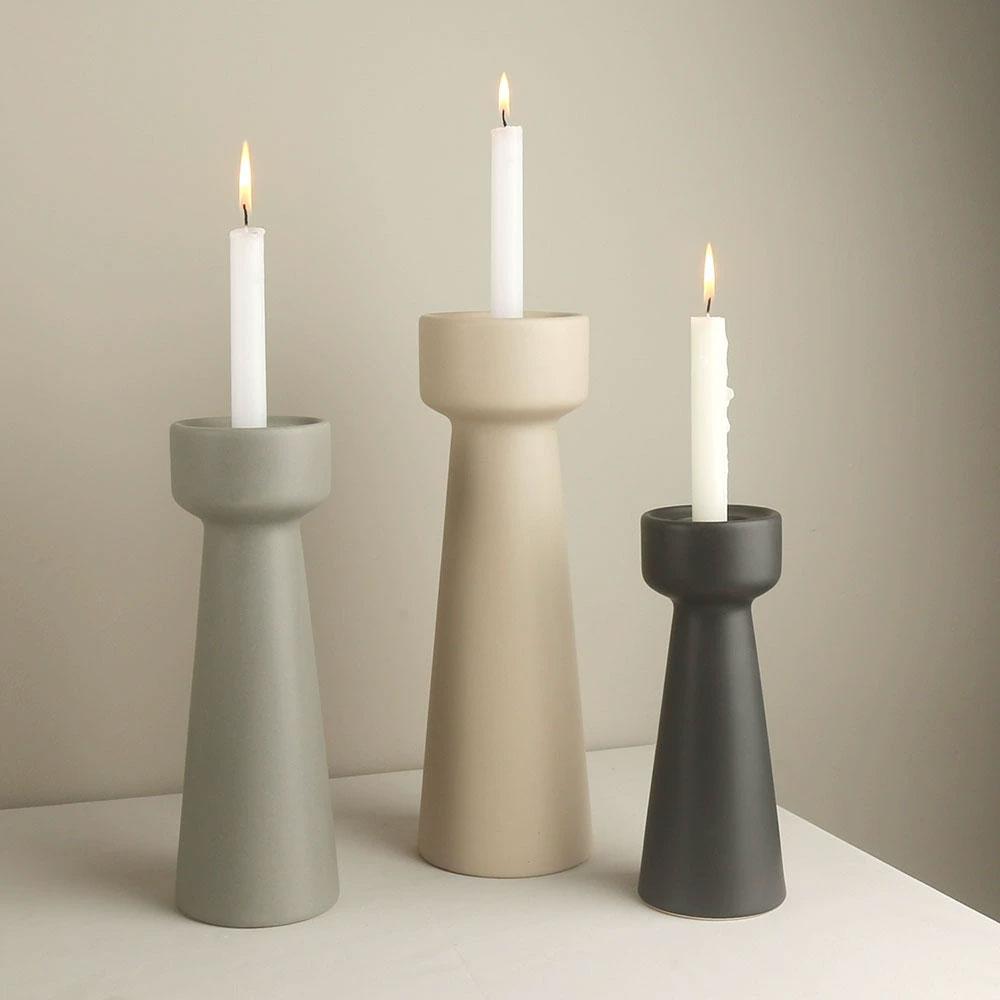 Lujoso juego de 2 candelabros de pilar Contenedor de vela perfumada Candelabros de cerámica para velas cónicas Grandes Pequeños Adorno de yeso Decoración artística para el hogar Regalos de boda