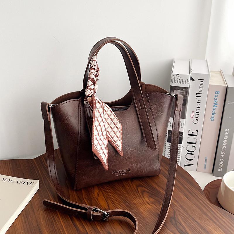 Pu Water Bucket Bag With Magnetic Closure For Daily Casual Use