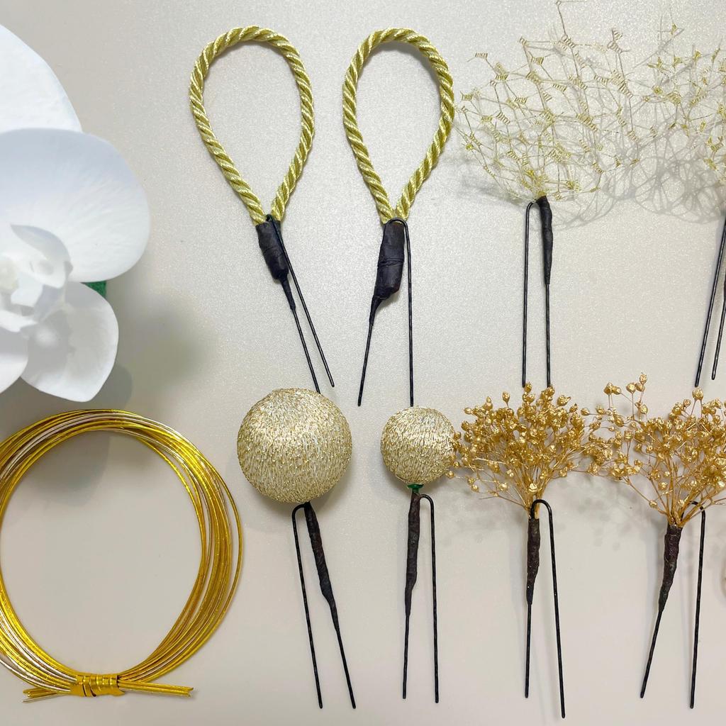 Orchid Hair Ornament for Coming-of-Age Ceremony, Dried Flowers, Ball Hairpin, Mizuhiki (decorative cord), Gold String, Gold Leaf, Headpiece, Japanese