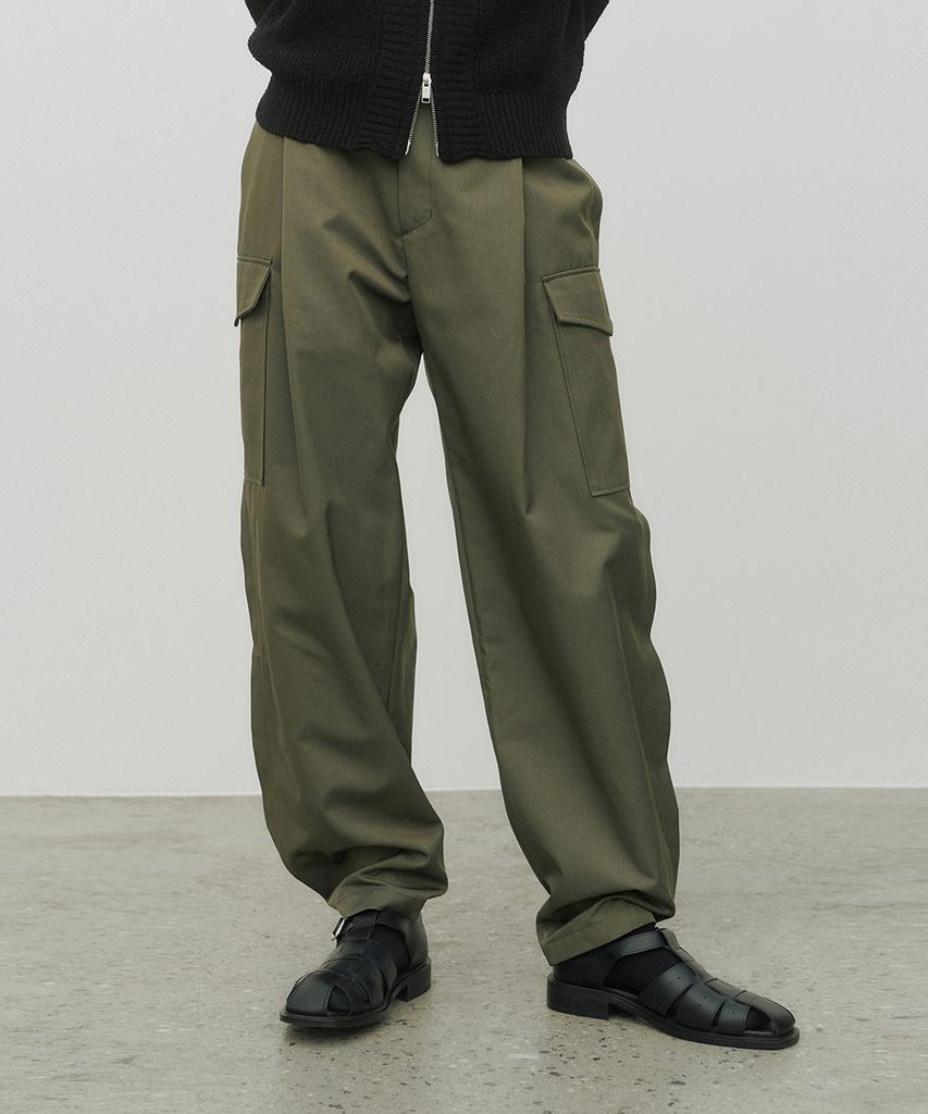 NOIRER Cotton Pleated Pocket Pants (Khaki)