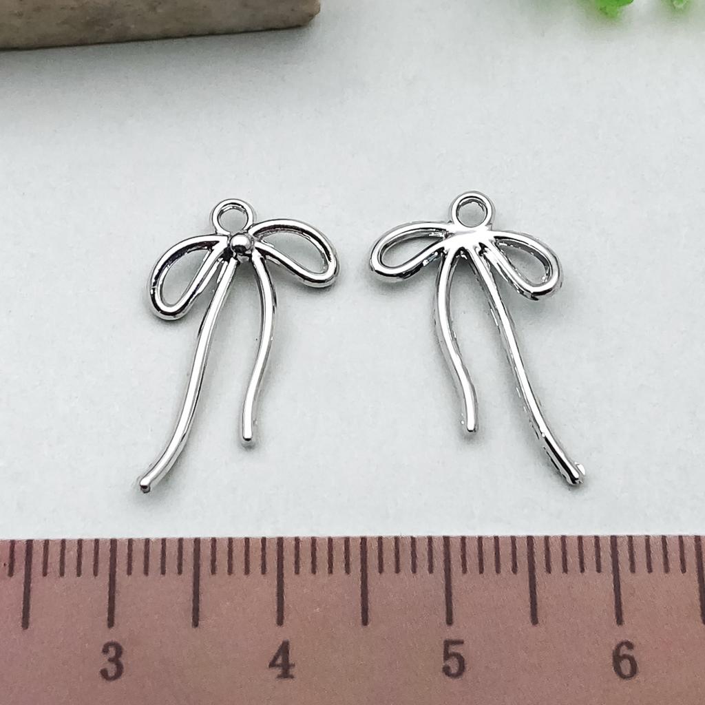 Hängender Vergoldeter Farbechthaltender Diy Schleife Hohl Anhänger Anhänger, Legierung Halskette, Armband, Ohrringe, Handgefertigter Schmuckzubehör