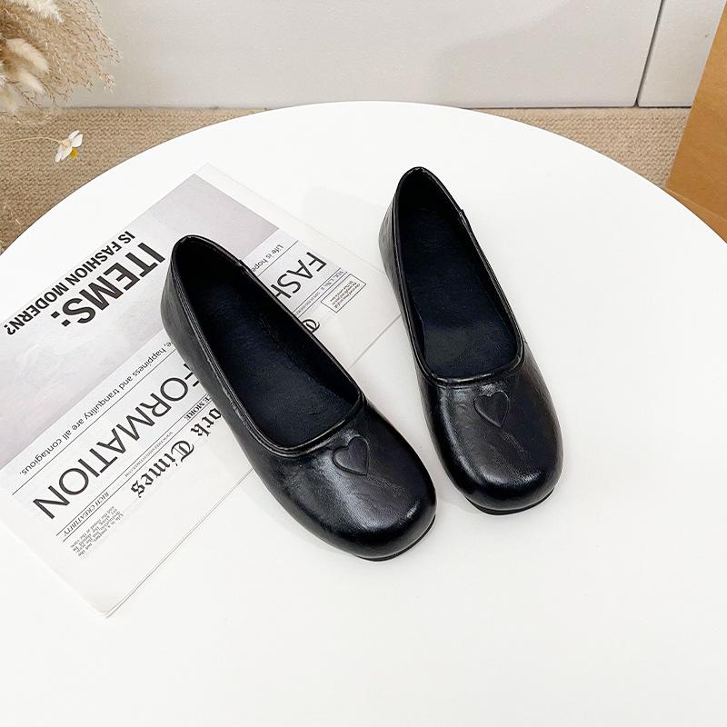 

Мэри Джейн педали мягкая подошва шапочки. Женщины не устали. Вечерний бриз нежный, и обувь чувствуется как ladyshoes, когда наступаешь в дерьмо. 40 чёрный