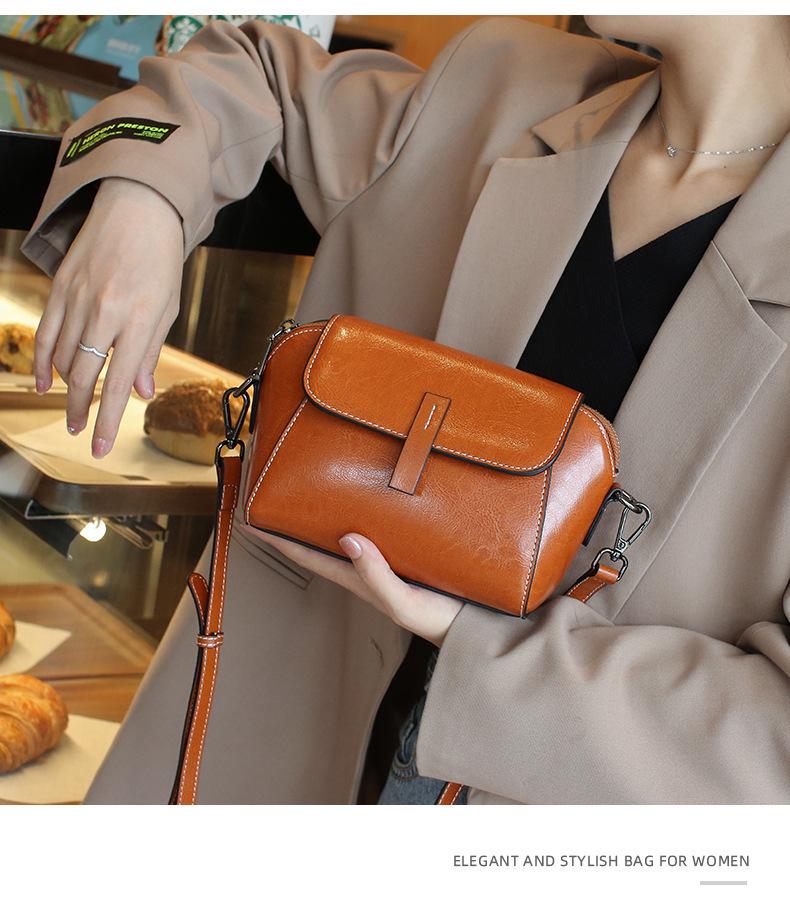 Bolsa Transversal Retro Feminina em Couro Genuíno - Elegante, Versátil, Pequena Bolsa de Couro para Ombro para o Dia a Dia.