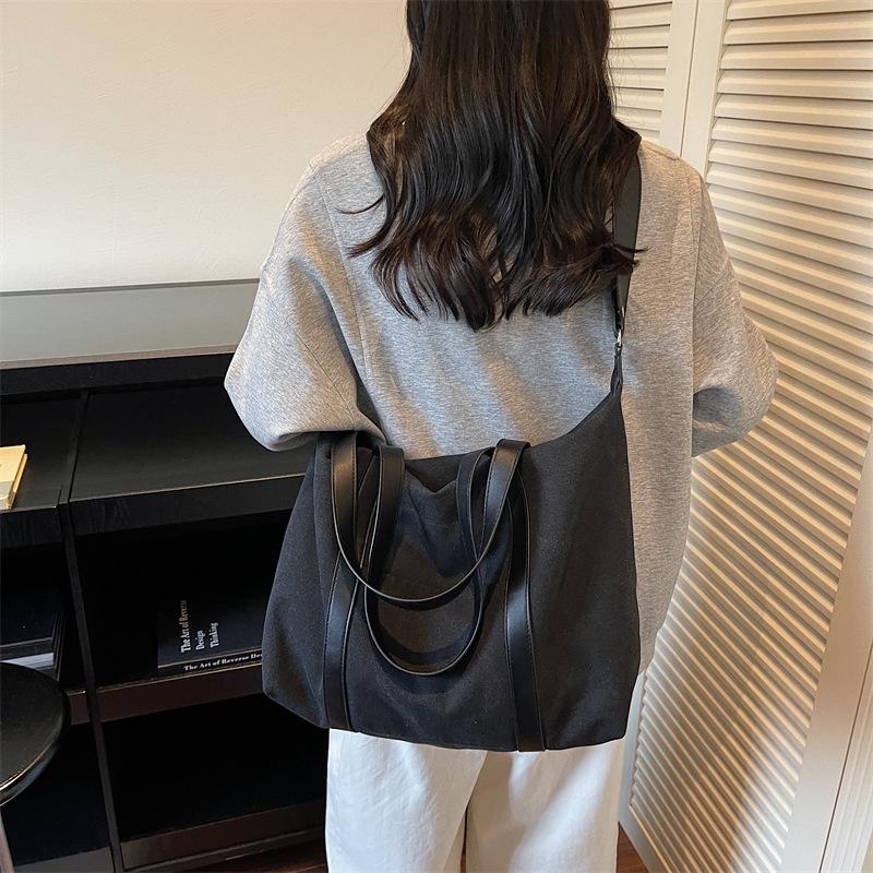 Canvasväska med stor kapacitet i koreansk stil: Trendig avslappnad axel- och crossbodyväska för daglig pendling och resor