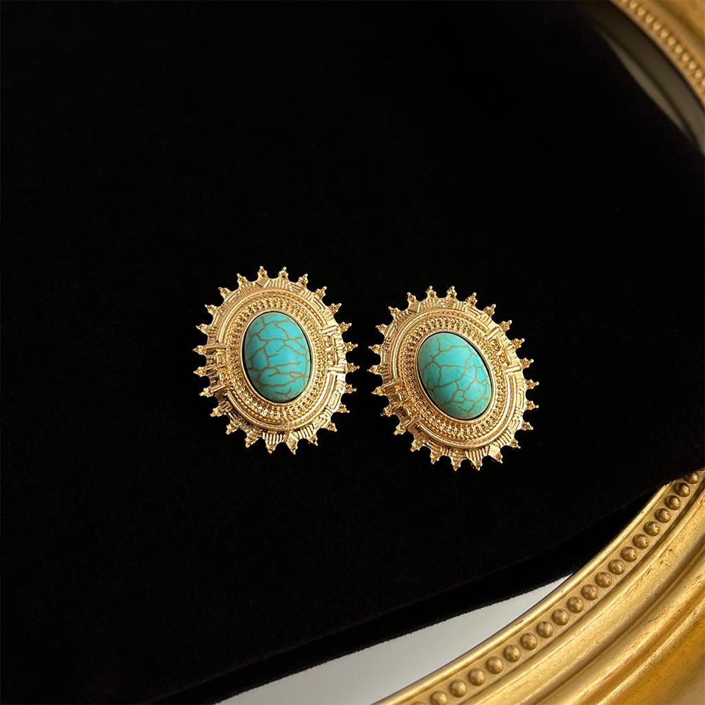 Mid-Century Turquoise Earrings: Women's Light Luxury Vintage Studs with Silver Needle - High-End Fashion Accessory.