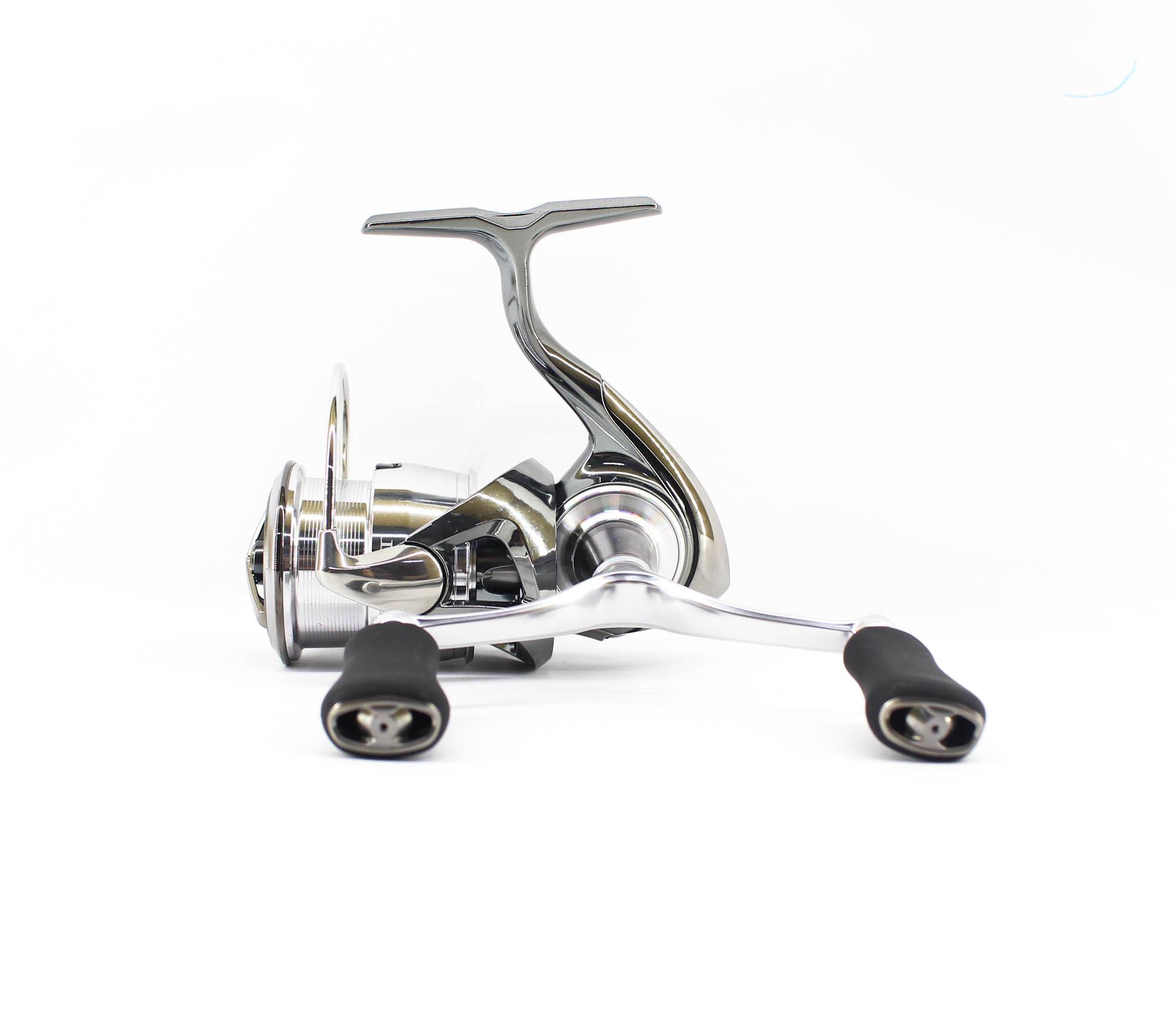 

Катушка Daiwa спиннинговая 22 Exist LT 2500S-DH (9416)