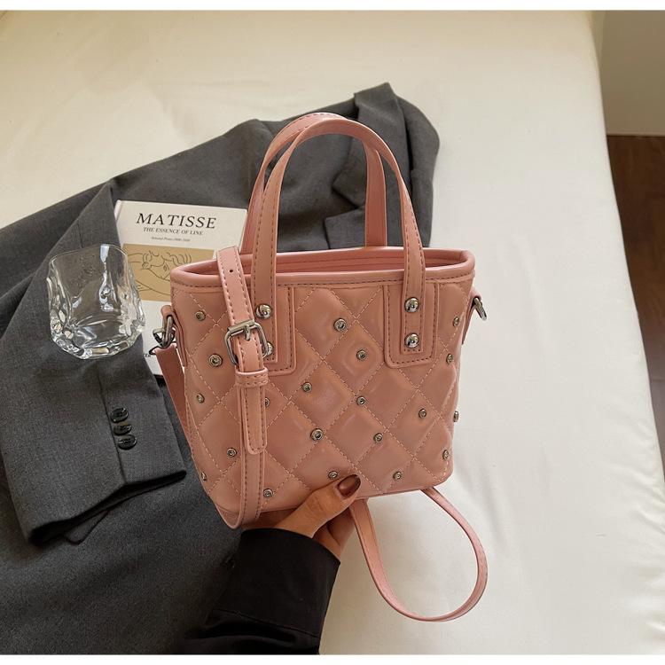 Korean version of bright diamond diamond bucket bag women's 2025 summer new fashion foreign style shoulder bag high value messenger bag