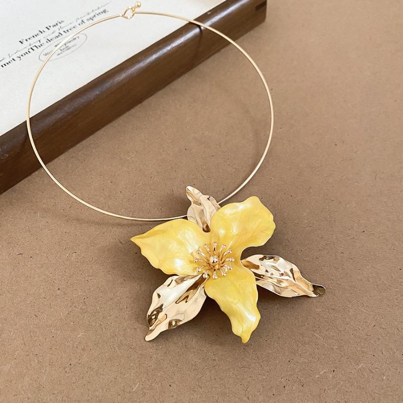 Personalized metal dripping oil flower stud earrings necklace jewelry set, unique design sense, exquisite temperament jewelry women