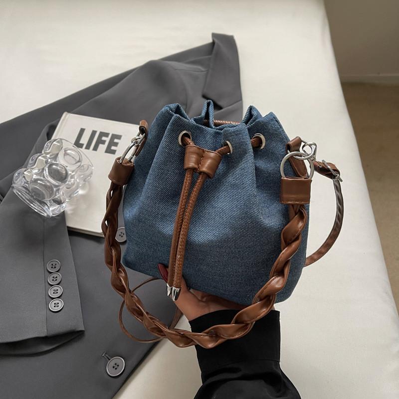 

Chic Korean Style Shoulder Crossbody Bag For Women 2024 Trendy Spring New Bucket Bag With Blue Stitching No Charm темно-синий