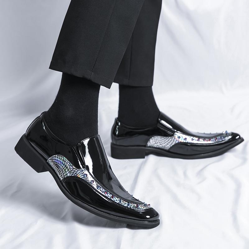 Fashion New Britain Fashion Men Pointed Black Gold Rivet Charm Casual Shoes Penny Loafers Formal Wedding Dress Footwear Zapatos Hombre