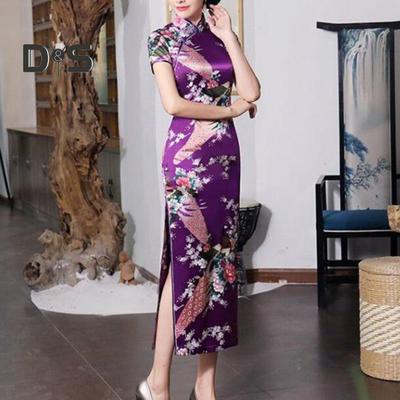Damenkleid im chinesischen Nationalstil, Blumendruck, Stehkragen, kurze Ärmel, hoher seitlicher Schlitz, chinesische Knotenknöpfe, Cheongsam, Satin, seidig, schmale Passform, Sommer