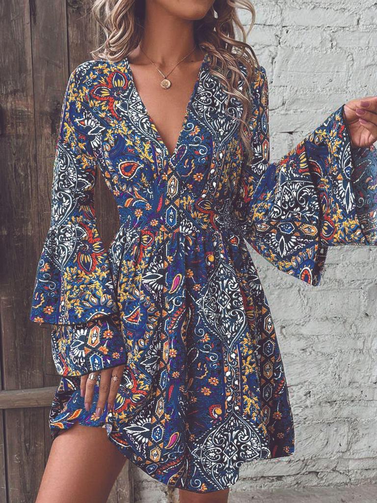 2024 Elegant Paisley V-Neck Flare Sleeve Dress for Women - Autumn/Winter Collection.
