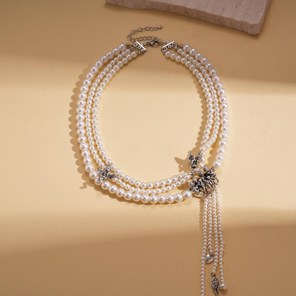 Geometric Round Flower Pearl Clavicle Necklace: Retro European & American Design