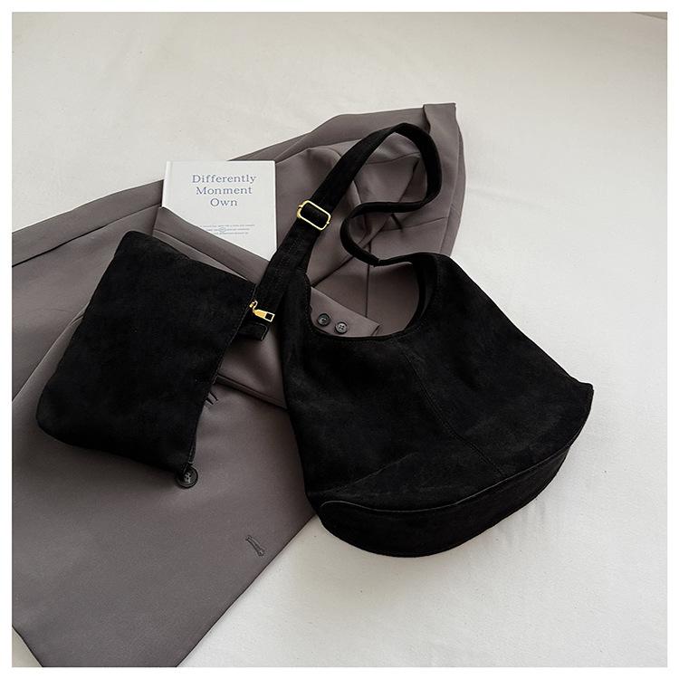 

Крутая ремесленная корейская осенне-зимняя замшевая сумка-ведро большой вместимости, на плечо, подмышку, сумка-тоут, ретро, для поездок, сумка для мамы, женская чёрный