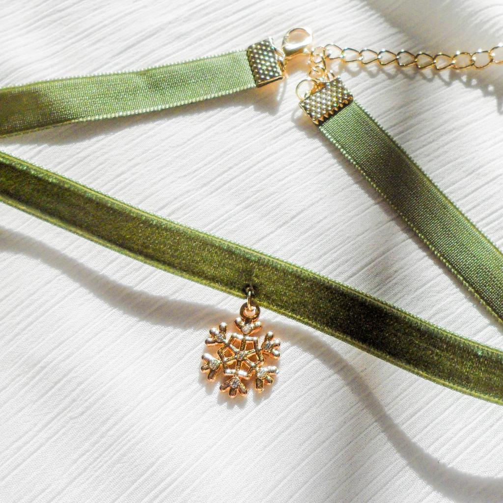 Christmas Snowflake Velvet Choker Necklace for Women