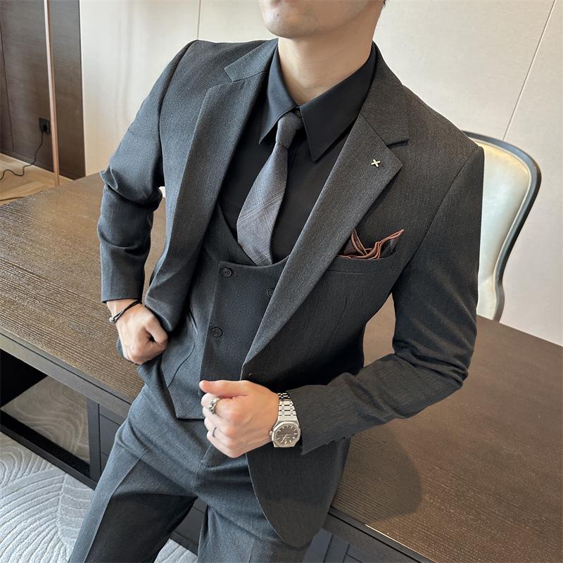 Completo Uomo Verde Scuro Autunno 2025: Abbigliamento Business Casual e Formale, Abito da Sposo in Stile Britannico.