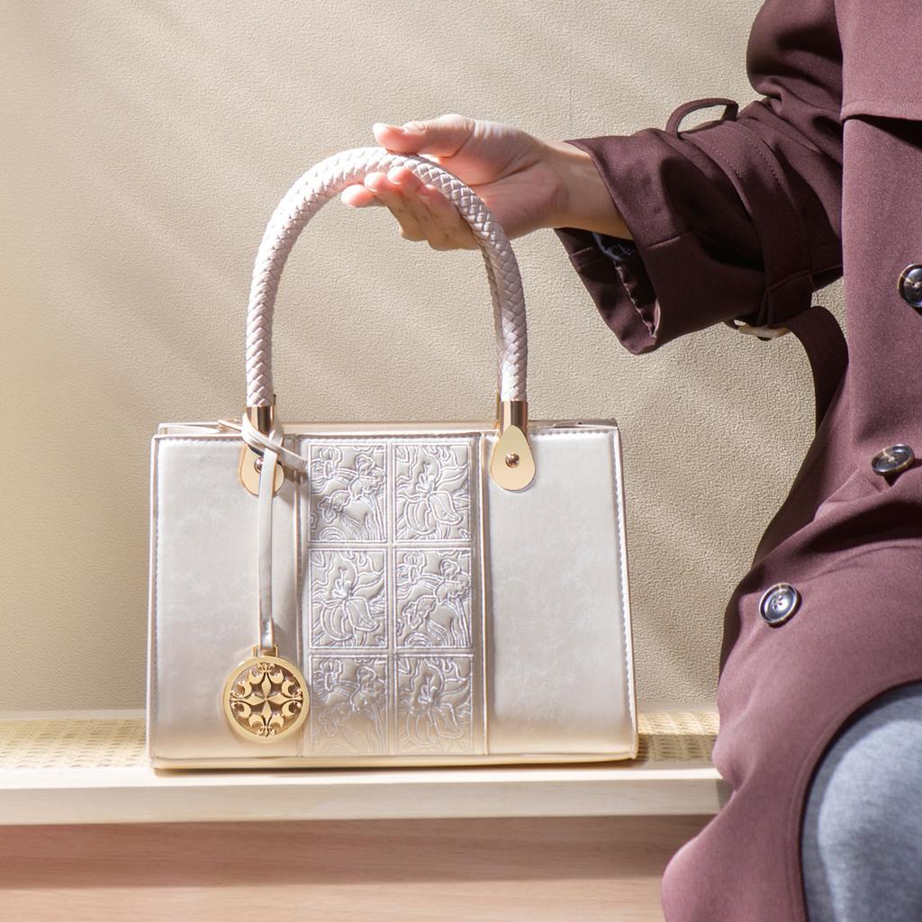 Mother's Day Gift: Embroidered New Chinese-style Large-capacity Handbag for Women, Elegant and High-end Crossbody Bag for Mothers