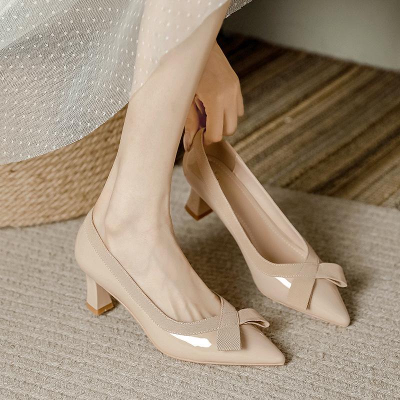 

Туфли телесного цвета на толстом каблуке с острым средним каблуком и высокими каблуками женские 7 см весна-осень 2024 года из мягкой кожи с юбкой 35