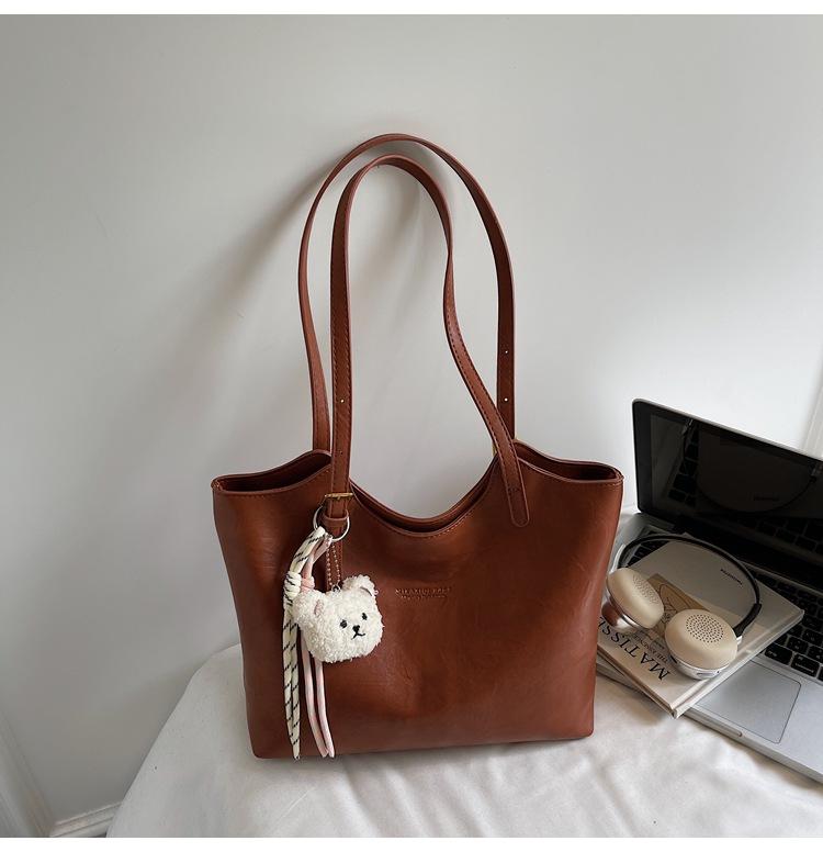 

2025 new fashion simple tote bag large capacity women s bag commuting high sense versatile shoulder bag leisure bag коричневый