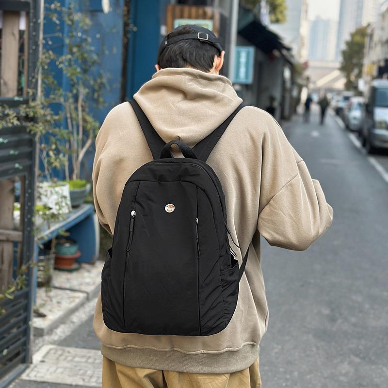 Casual and lightweight backpack New large-capacity travel backpack Student schoolbag
