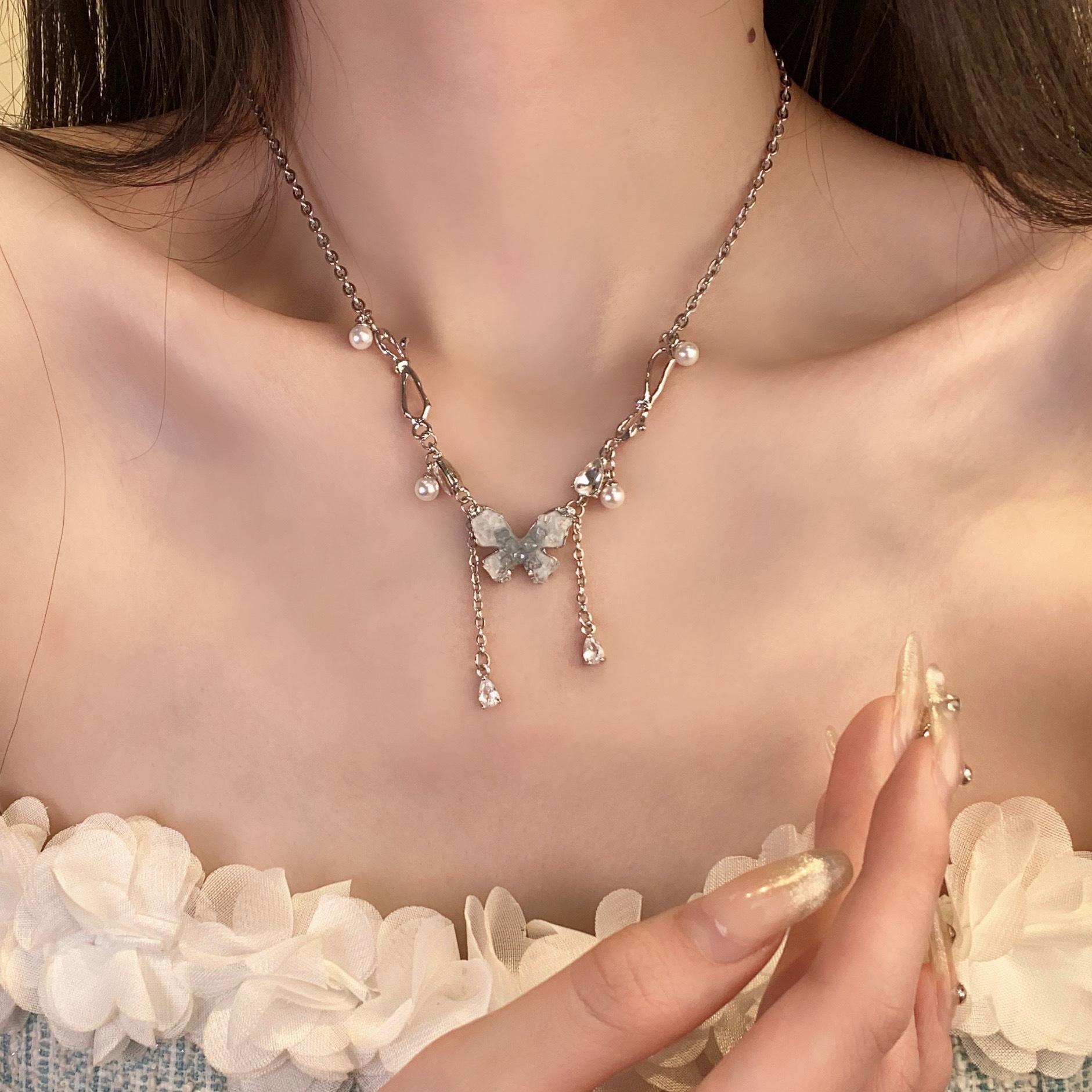 Light luxury butterfly fringed necklace female niche super fairy temperament simple collarbone chain trendy versatile high-end neck chain