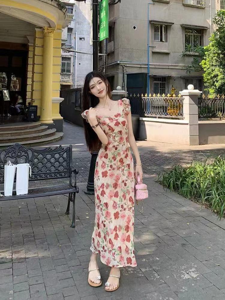 French Retro Floral Dress Women's Summer 2026 New Flying Sleeves Design Feeling Waist and Thin A-shaped Long Dress