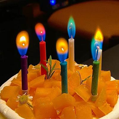 12 adet Renkli Alev Mum Doğum Günü Pastası Dekorasyonu Tak-Çalıştır Yaratıcı Gökkuşağı Alev Mum Parti Doğum Günü Partisi Dekorasyonu