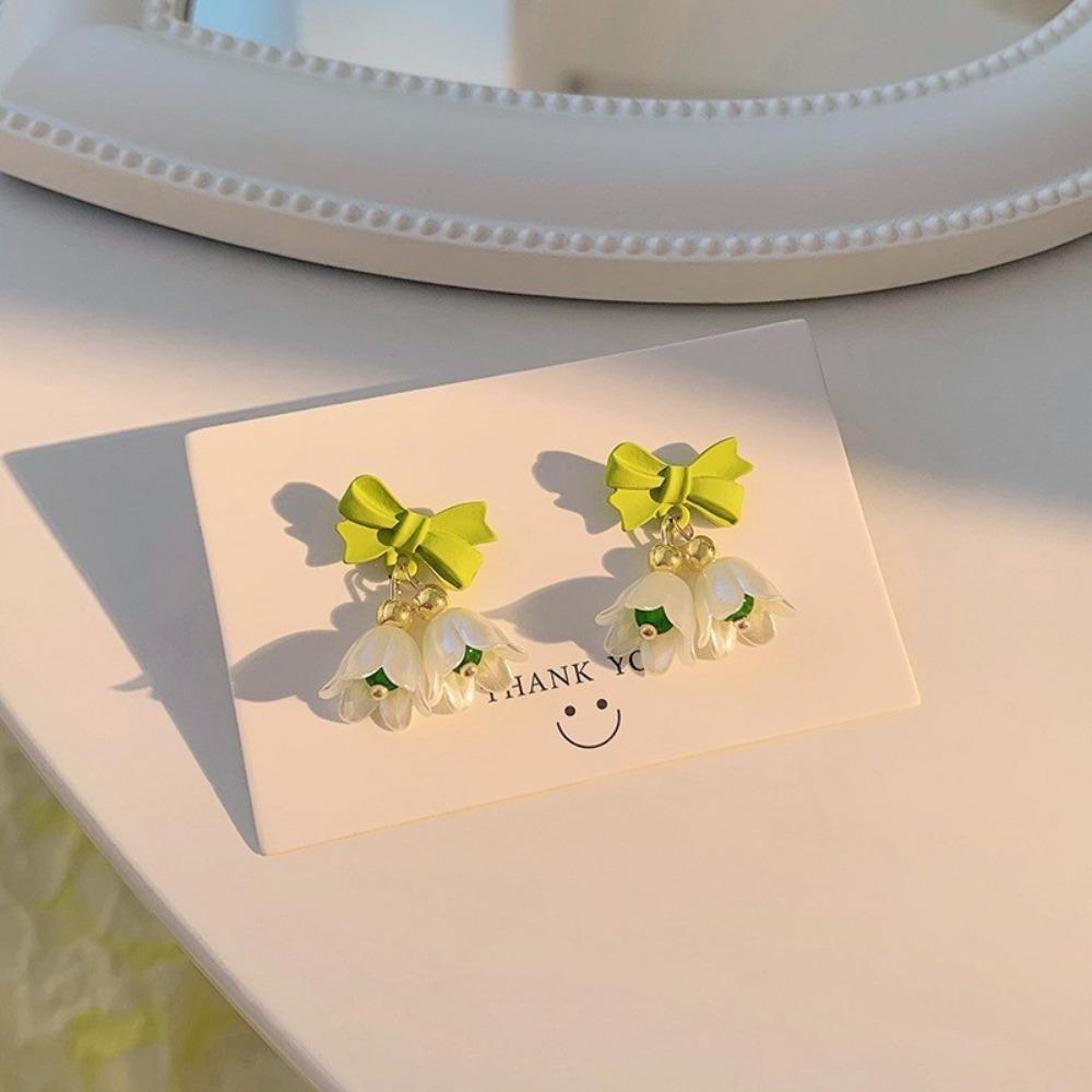 Versatile Earrings Femininity Pearl Stud Earrings Silver Needle Niche Design High-end Earrings