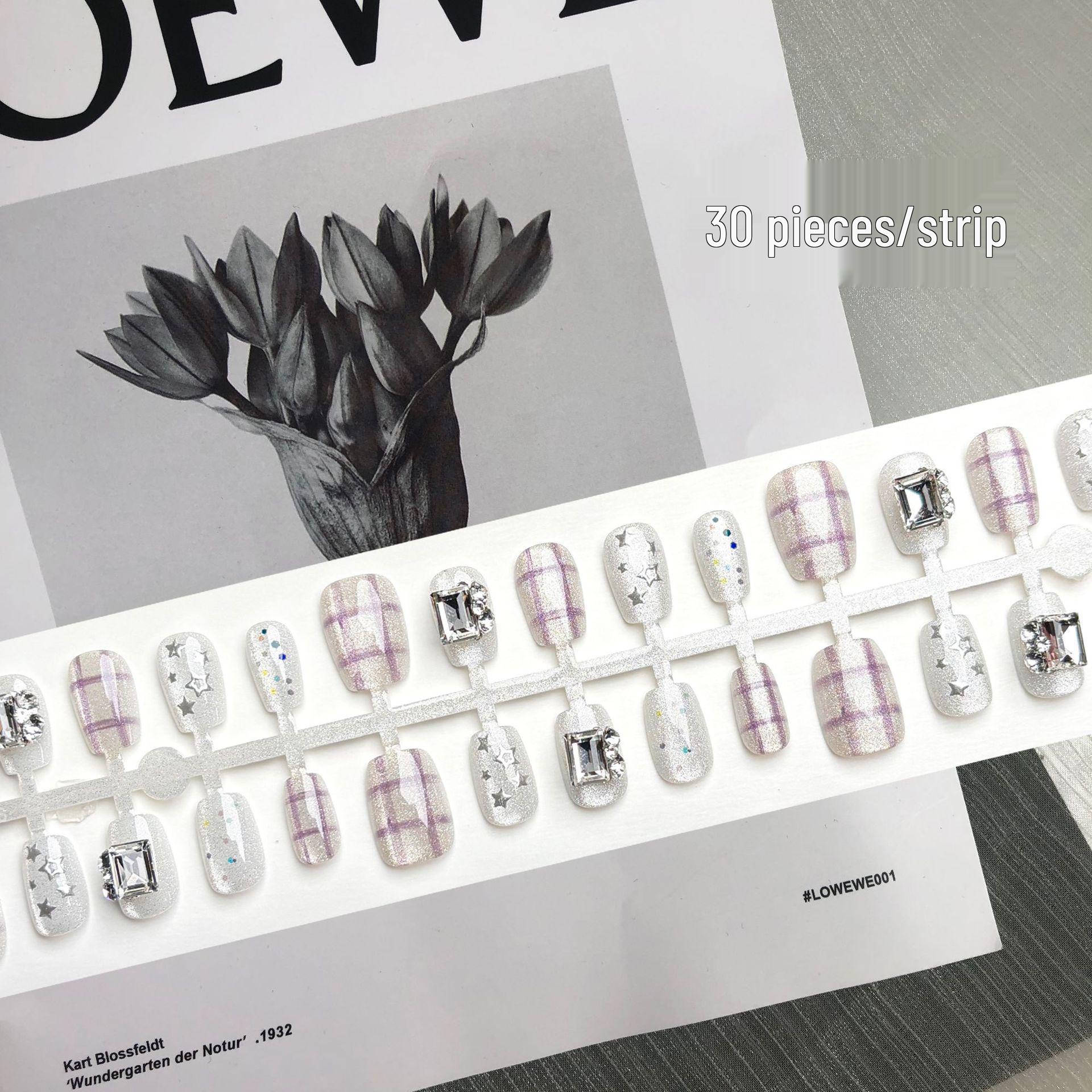 

Накладные ногти с золотым покрытием и бриллиантовой версией: Японский глиттер «кошачий глаз» с красочным дизайном в горошек YM622-M Silver White Plaid [All M]