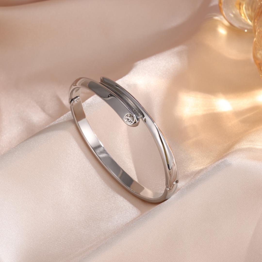 

Htpwe Браслет из нержавеющей стали с бриллиантами, глянцевый, женский, с 18-каратным золотым покрытием, парный, праздничный подарок, браслет для вечеринки, на каждый день, циркон 50-60mm медный