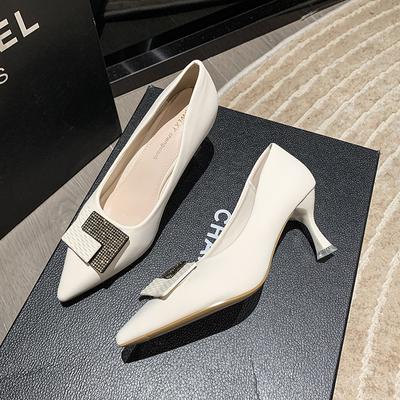 Mode 2024 Frühling und Herbst Neue Koreanische Version von Mode Spitzes Flaches Mundstück mit Einem Slip-on Hoher Absatz Damen Schuhe