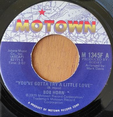 Płyta 7-calowa BOB HORN - You've Gotta Try A Little Love M1345F Motown 1975 US Soul/Funk Używana