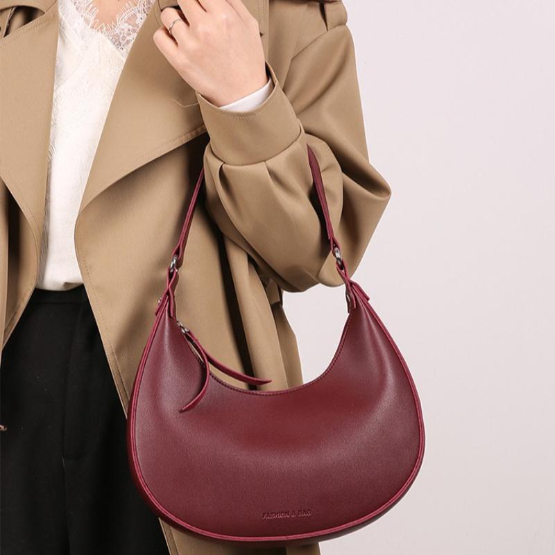 Classic Leather Crescent Hobo Bag with Adjustable Strap Underarm Bag Sleek Minimalist Shoulder Purse for Work Casual Commute