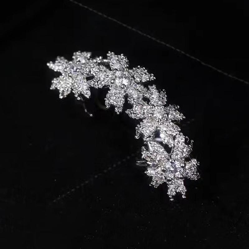 Blumenförmiger Ohrclip mit Diamant-Entfernung Fake Piercing Ohr-Manschette Ohrringe Damen Einfacher Hochzeits-Schmuck Geschenk