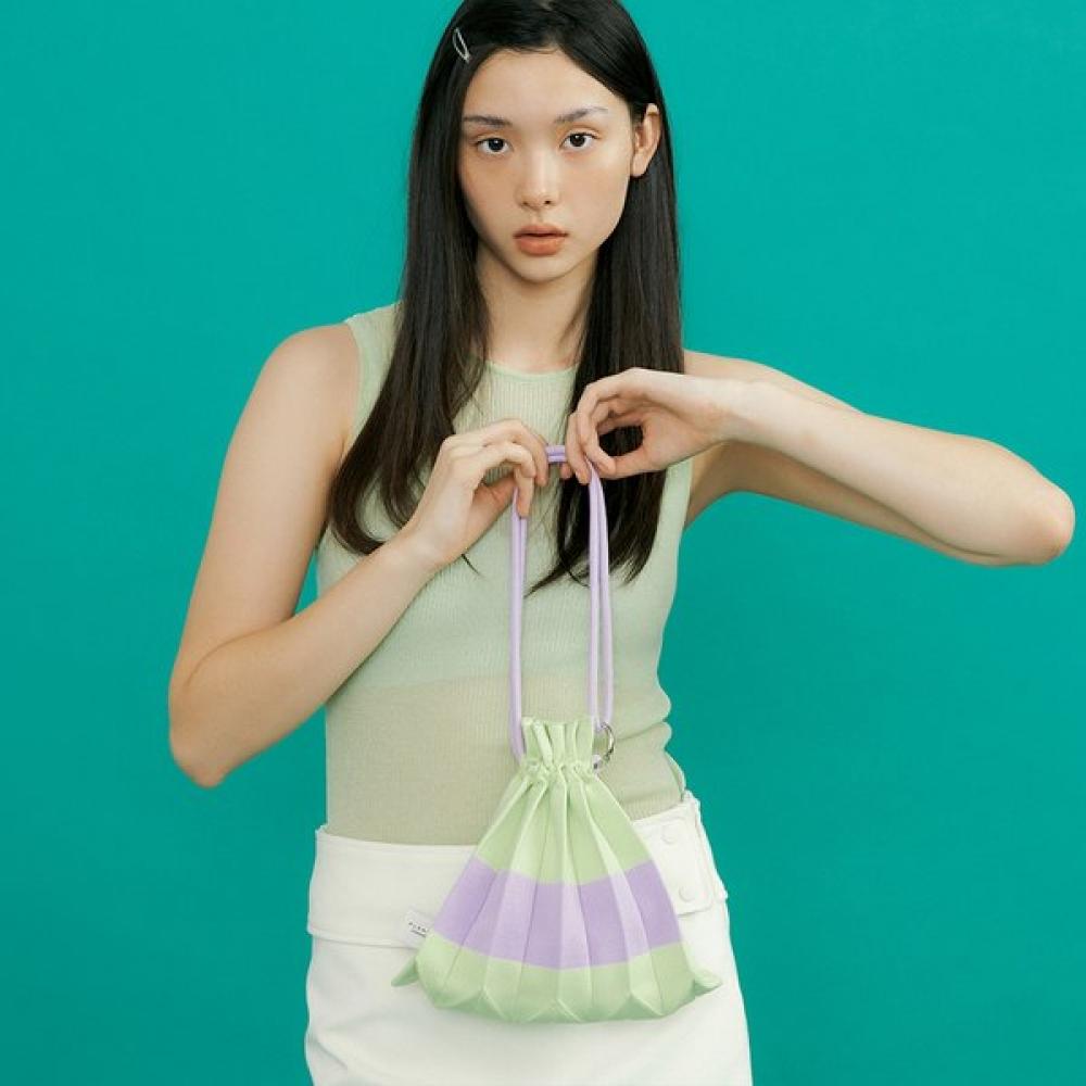 

Pleatsmama Leaf Green Handle Bubble Bag Single option