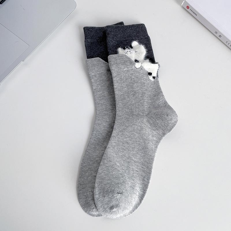Cartoon Kitten Mid-Calf Socks: Cute Korean-Style Fuzzy Warm Women's Socks for Autumn and Winter